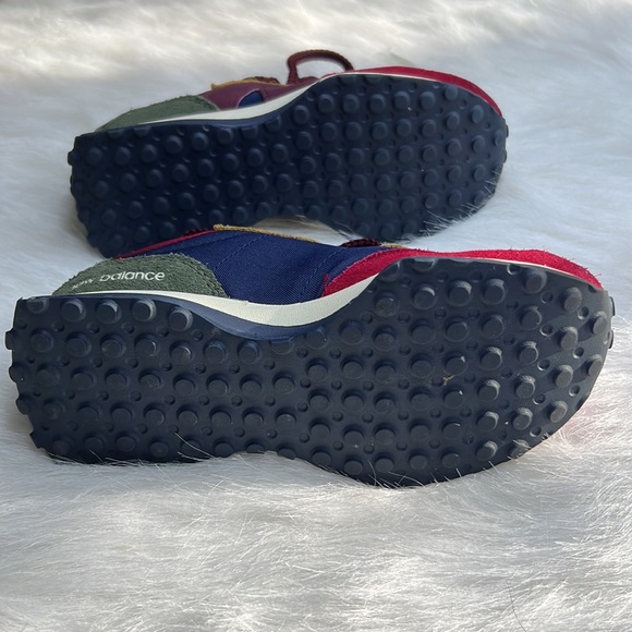 New Balance 327 Kids Size 13 - Picture 5 of 12